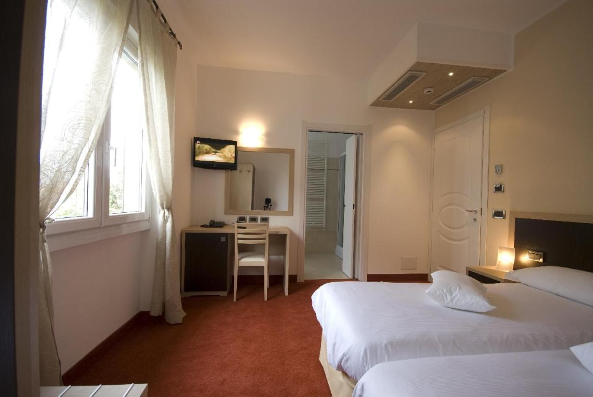 Hotel Lauro Gravedona Bagian luar foto