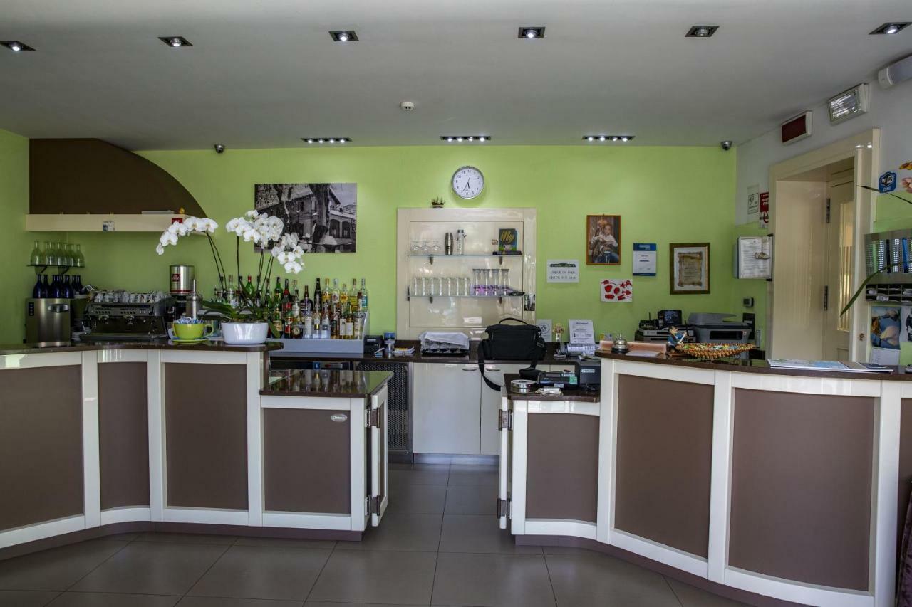 Hotel Lauro Gravedona Bagian luar foto
