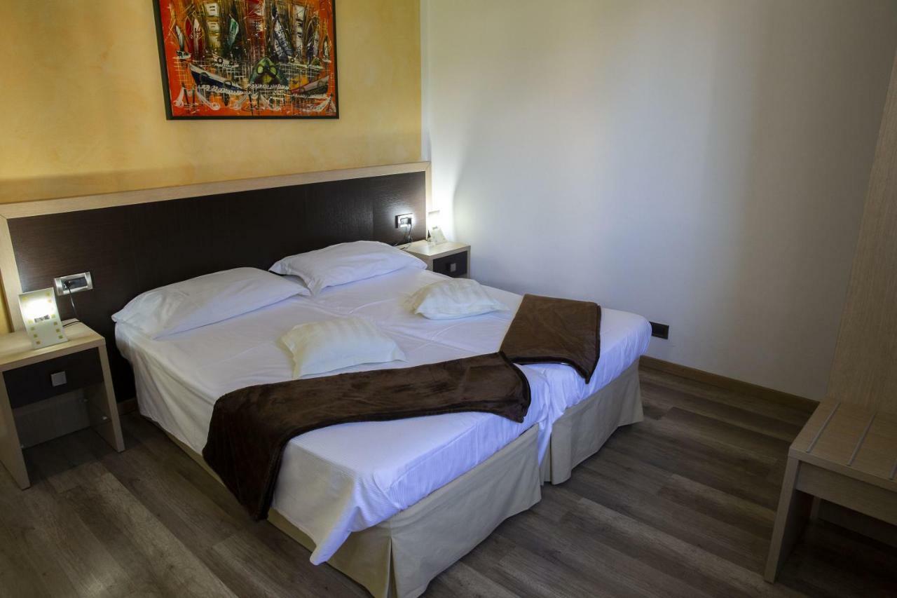 Hotel Lauro Gravedona Bagian luar foto